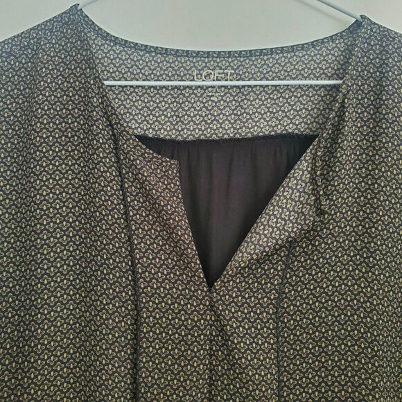 LOFT Outlet Casual Tunic Blouse Top Green & Black Geo Floral Pattern Flowy Soft - Picture 3 of 7